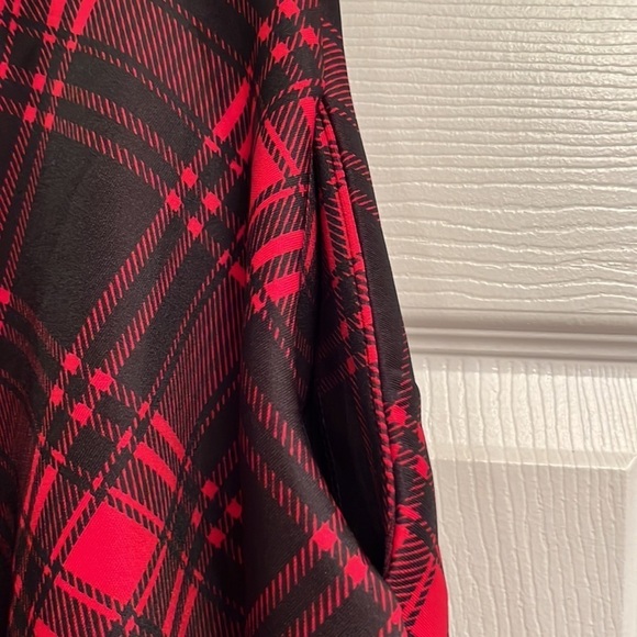 Hot Topic brand size S skirt with pockets and zipper - Picture 3 of 4